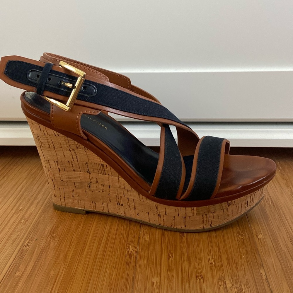 Tommy Hilfiger Navy strappy sandals with platform cork wedge. Size 7